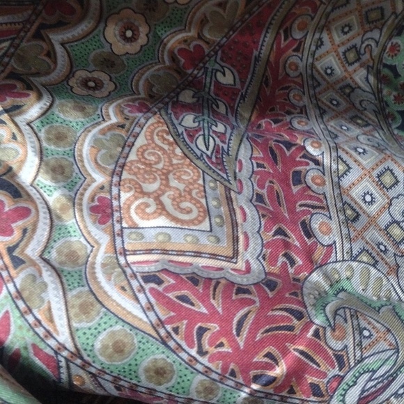 Luxury 100% Silk Scarf 54x54" – Ornate Paisley Wrap in Red, Gold & Green Style - Picture 5 of 10
